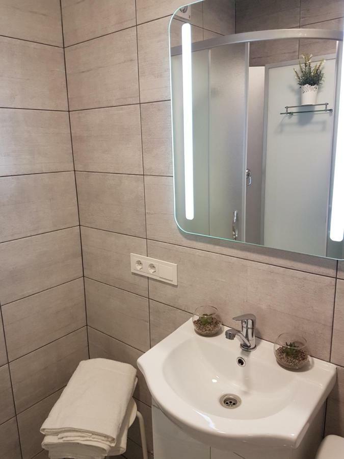 J&E Neries Apartment Kaunas Bagian luar foto